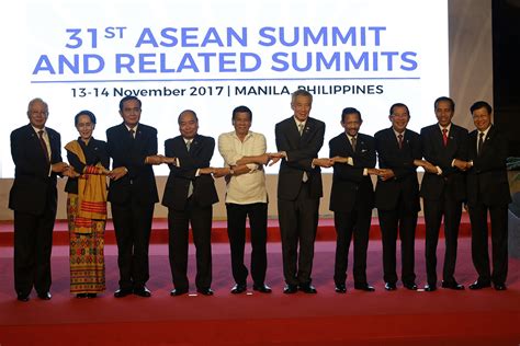 Anong oras dumating ang deligado ng asean summit 2017